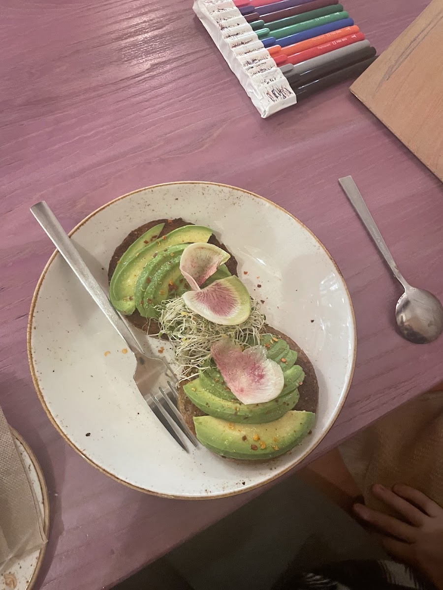 This is actually gluten containing- avo toast. Could be ordered GF. Just say celiac/ask for change gloves etc.