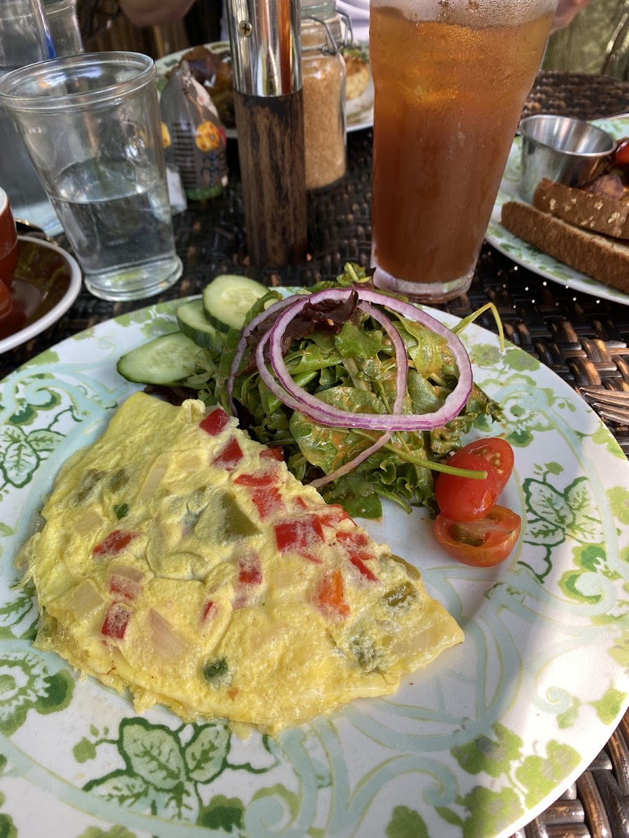 Omelette with side salad (substitute for toast and potatoes which are not gf)