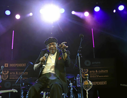 Al Jarreau performing with his band at the Cape Town International Jazz Festival in 2015.