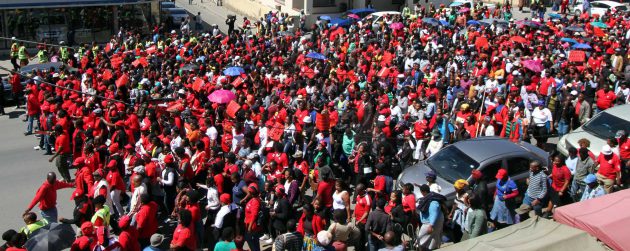 Hundreds of people in Mthatha joined the Cosatu national strike and a numbers of businesses were shut down.