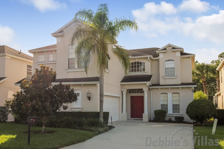 Orlando villa, close to Disney, west-facing private pool and spa, air-conditioned games room