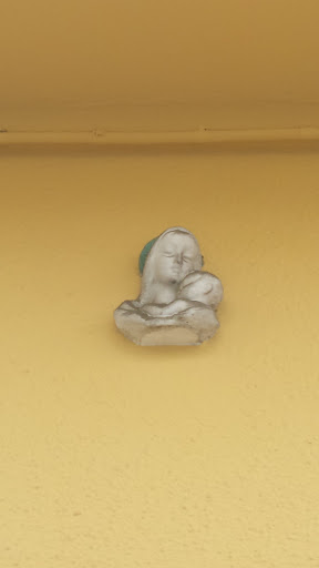 Viareggio - Madonna Con Bambino