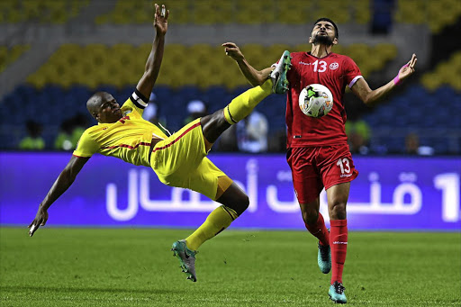 Zimbabwe’s Willard Katsande challenges his Tunisian counterpart Ferjani Sassi. Zimbabwe’s Warriors failed to win a single match in the Nations Cup that will end in Gabon this week.