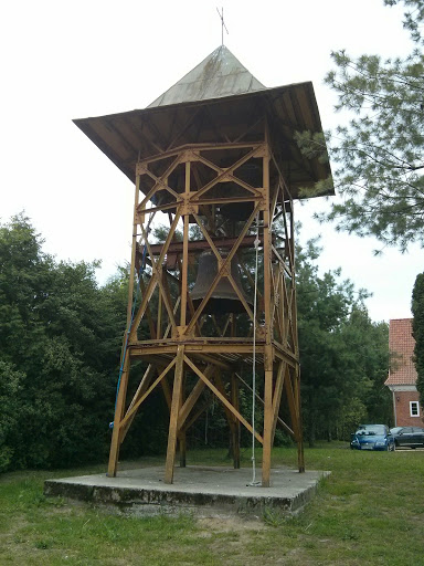Dzwonnica przy Kościele