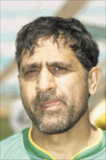 20060927VNH Maqsood Chenia Ass coach of South Africa Under 20 during the training of African Championships qualifier against Zambia at Soccer City in Johannesburg. Pic:VELI NHLAPO. 27/09/2006. © Sowetan.