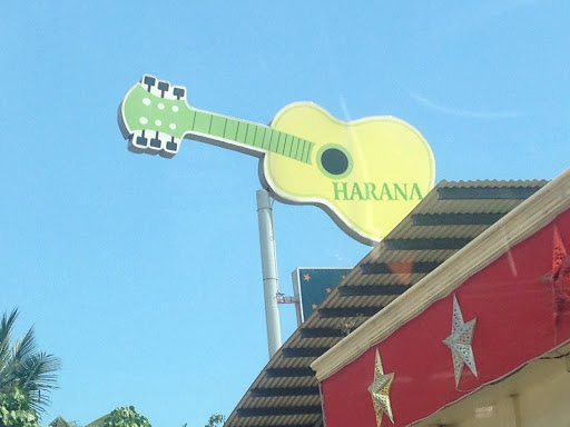 Harana Giant Guitar