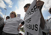 Paediatrician Cyril Karabus's wife, Jenifer, and daughter, Sarah, protest outside the Cape Town International Convention Centre to highlight his plight at the hands of authorities in the United Arab Emirates, where he is accused of fraud and manslaughter. File photo
