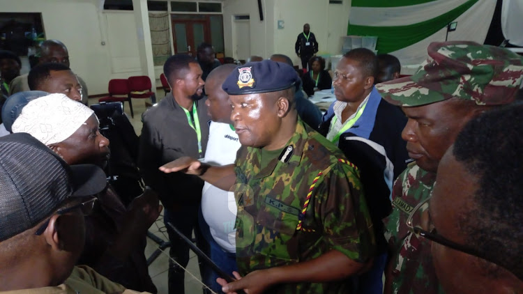 County Police Commander calm candidates at Matuga KSG tallying centre in Kwale on Wednesday, August 11, 2022./SHABAN OMAR