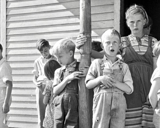 Children on the front porch of a school in Breathitt County, Kentucky, in the early 1940s.