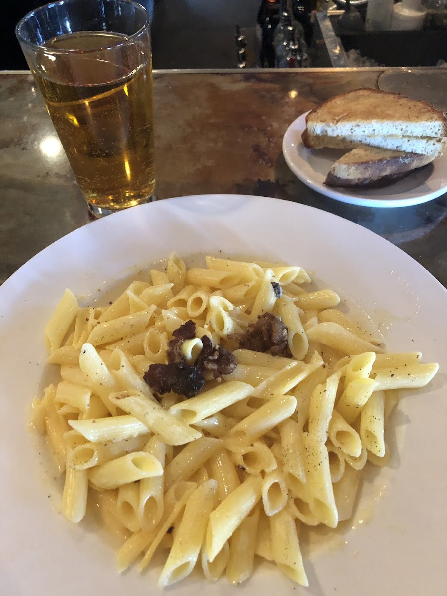 G’ma’s Mac, garlic toast, and Ace Pear Cider... all deliciously GF!