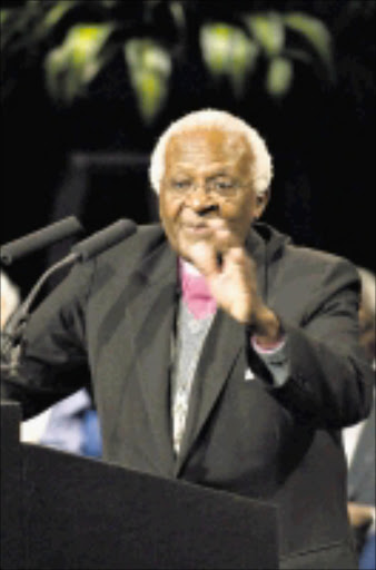 Archbishop Desmond Tutu chairs a media conference with a group of international leaders to address some of the world's toughest problems. Pic Martin Rhodes 2007/07/18 © Business Day