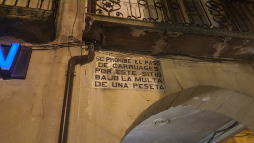Antiguo cartel en La Plaza
