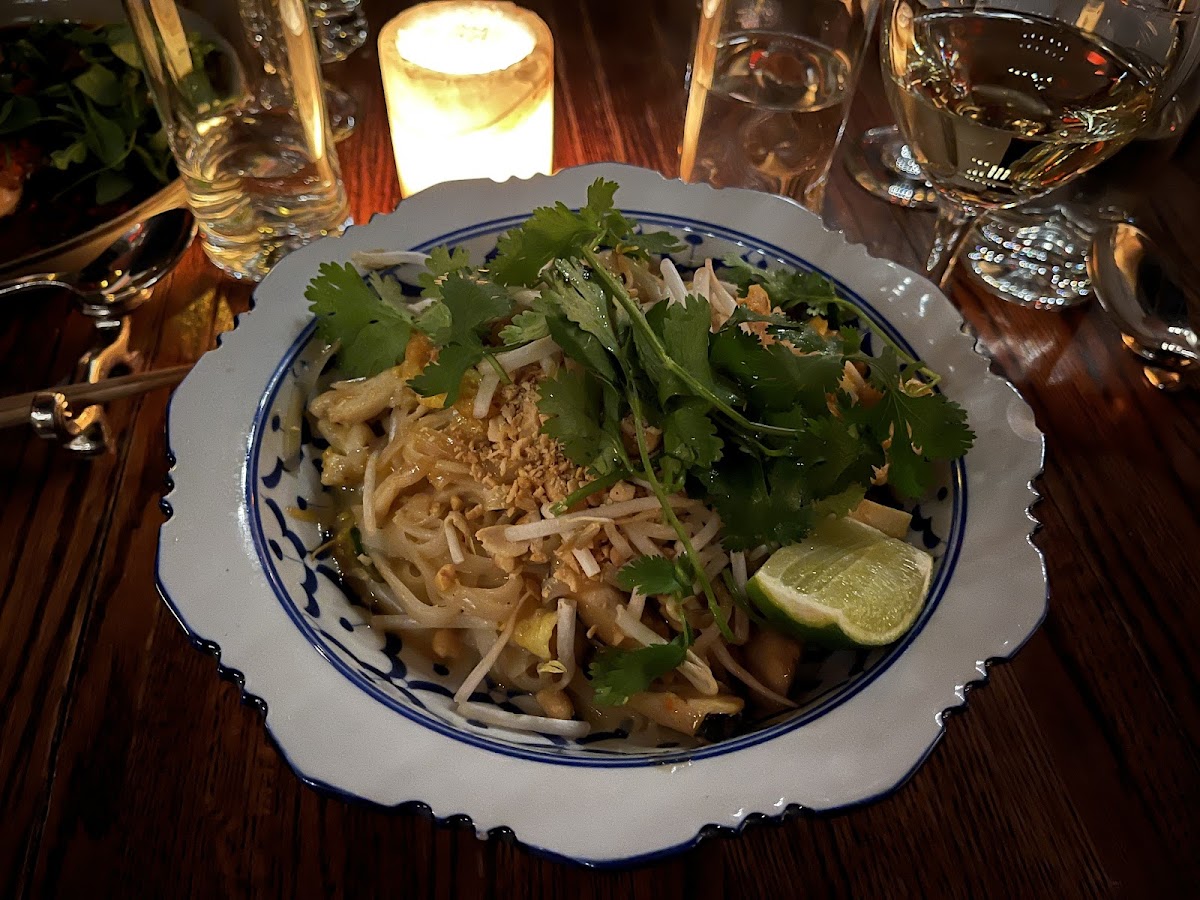 Pad thai noodles with chicken