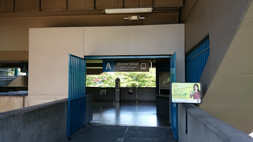 Estación Universidad - entrada sur