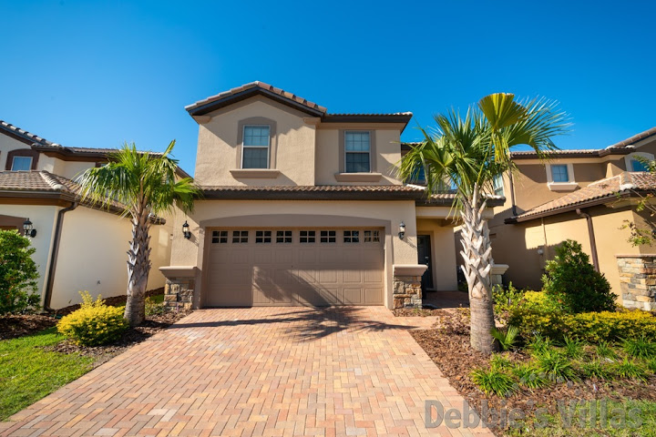 Windsor at Westside villa, close to Disney, gated Kissimmee resort, games room, private pool and spa