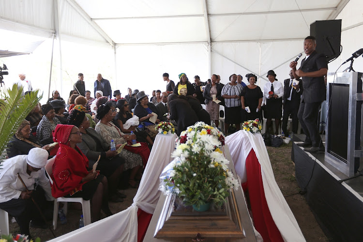 Hundreds of mourners gathered at the Hoyana homestead in Kwelerha at the weekend where Anele Hoyana was laid to rest.
