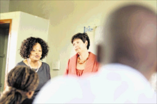 FIRST DAY: Gauteng Premier Nomvula Mokonyane and MEC for education Barbara Creecy at Kelokitso Secondary School in Soweto. Pic: MABUTI KALI. 13/01/2010. © Sowetan. 2010\01\13\ MKA\ Gauteng Premier Nomvula Mokonyane and MEC for Education Barbara Creecy talking to students at Kelokitso Secondary School in Meadowlands at Soweto : PHOTO:MABUTI KALI