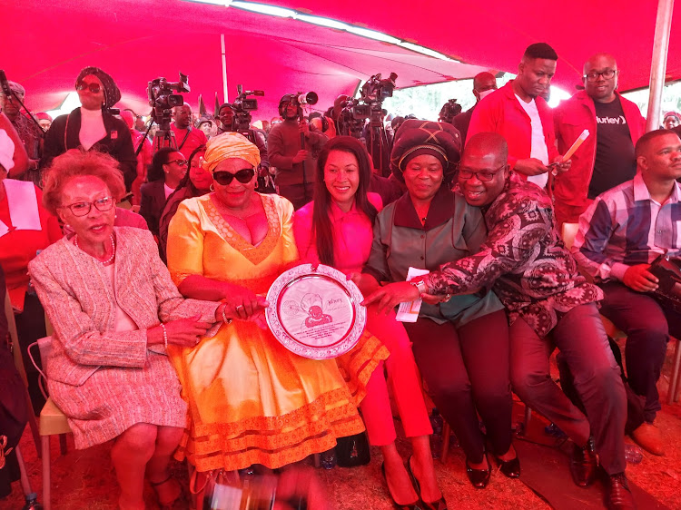 First Lady Tshepo Motsepe and ANC politicians with a commemorative plate marking the occasion. Picture: TIMESLIVE/PHATHU LUVHENGO.