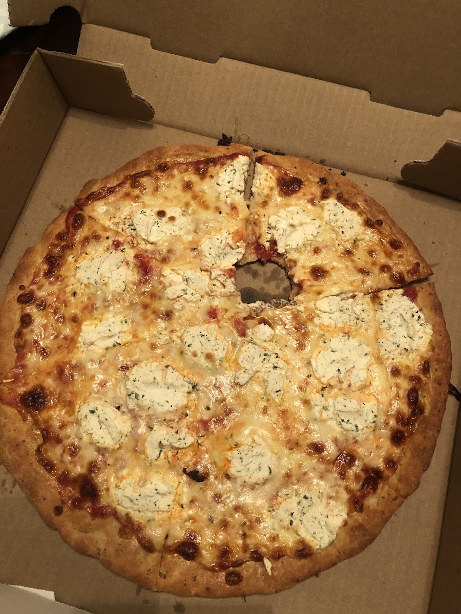 I had my first bite from Nana’s and I immediately put my slice down to take a picture to post because this place is soooo good!!! I ordered the GF cheese pizza and added ricotta!