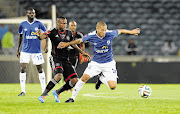 OUTFOXED: Miquel Timm of Mpumalanga Aces, right, leaves Mpho Makola of Orlando Pirates dazed and confused during an Absa Premiership match at Orlando Stadium, in Soweto, last night