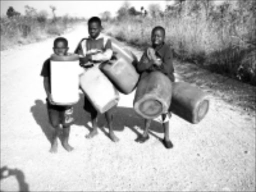 HEAVY BURDEN: These children from Shihosani village have to walk about 10km to fetch water. Pic. Victor Hlungwani. 11/08/08. © Sowetan.
