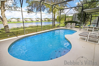 Sunrise Lakes villa in Clermont has a private pool with a lake view