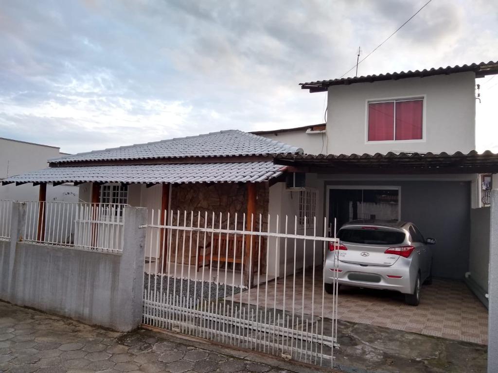 Casa com 4 dormitórios à venda, 190 m² por R$ 450.000,00 - Centro - Tijucas/SC