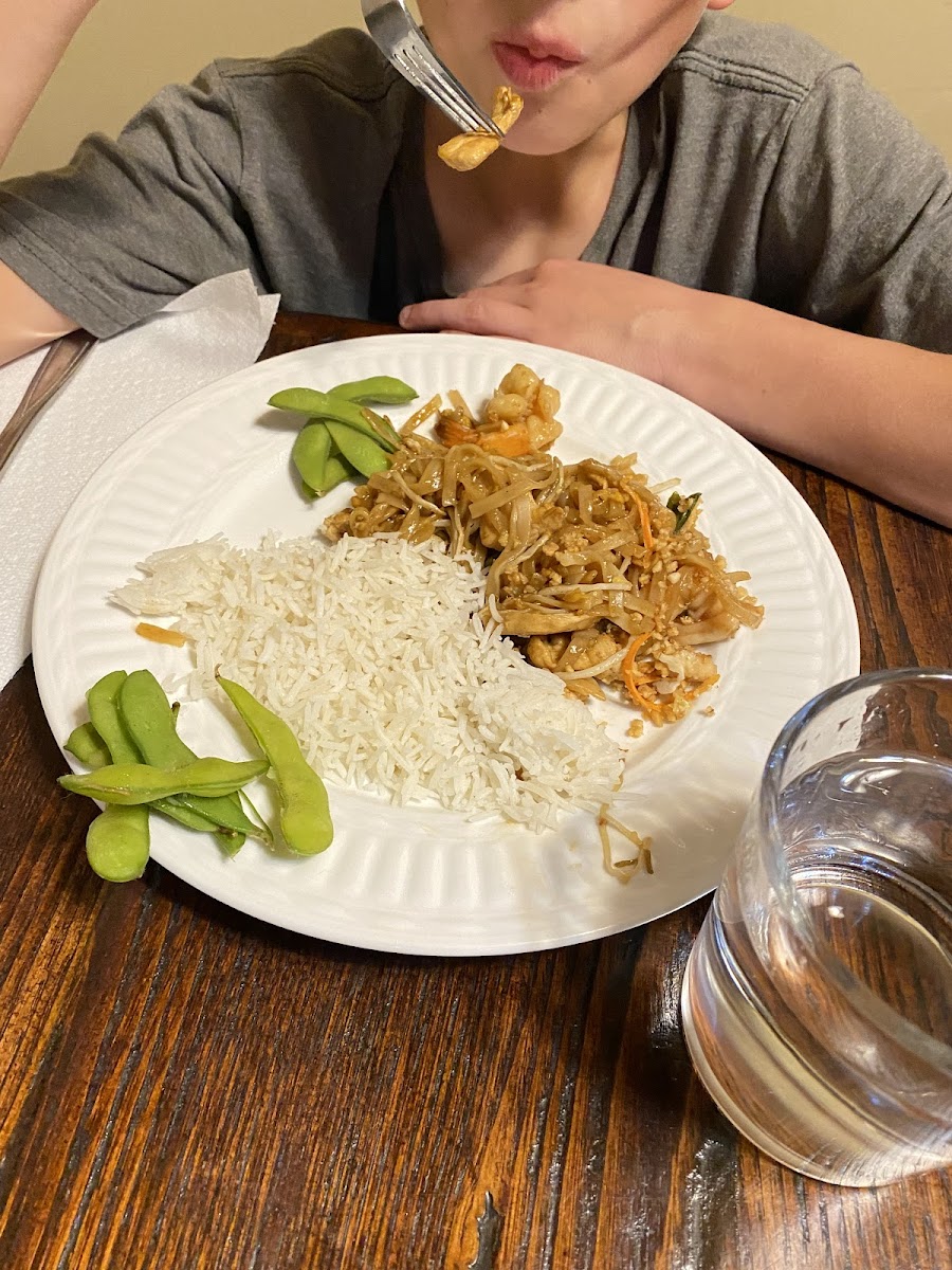 Gluten free pad thai with Edamame side