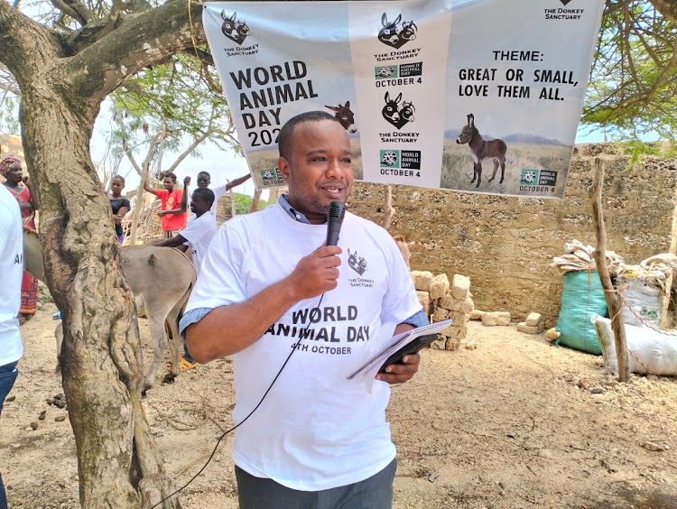 Lamu County Livestock Chief Officer, Sharif Kamalu addressing residents of Manda-Maweni Village in Lamu West. Donkey mistreatment is still a challenge for many locals in Lamu County.