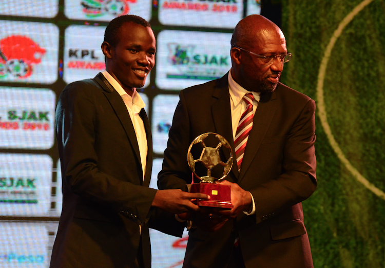 Muhoroni's George Mandela (L) receives the New Young Player of the Year award from former Kenyan international J.J Masiga in a past football ceremony