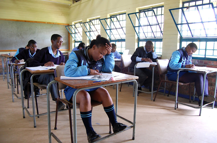 Grade 12 pupils from Unathi High School. Educationists say as many pupils as possible should return to school full-time. File photo.