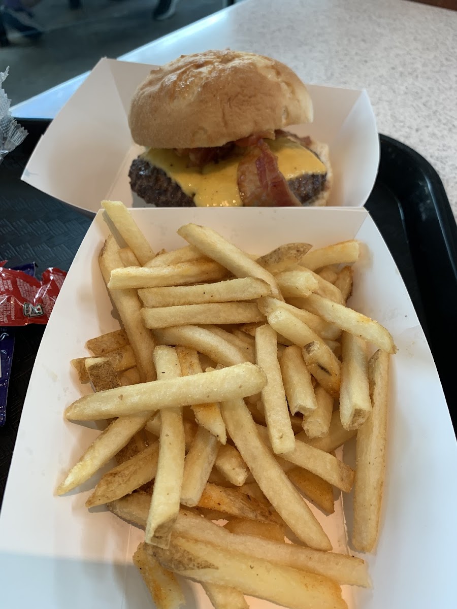 Gluten-Free Burgers at Captain America Diner