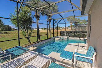 Private pool and spa at this Calabay Parc villa in Davenport