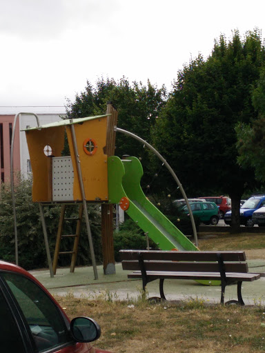 Cabane Et Toboggan