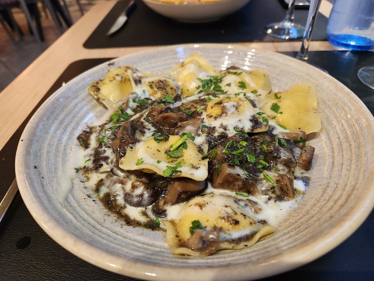 Ravioli stuffed with goat cheese and pears with mushroom and truffle sauce