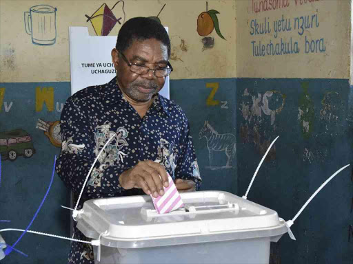 Zanzibar's President Ali Mohamed Shein of the ruling CCM party casts his ballot at Bungi primary school in Zanzibar, Tanzania March 20, 2016, during re-election after the Zanzibar Electoral Commission (ZEC) nullification of the October 25 General Elections due to fraud. REUTERS/Emmanuel Herman