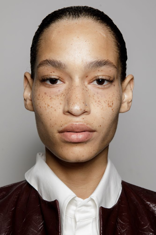 Let raw skin finishes take centre stage by enhancing the appearances of freckles and beauty spots.