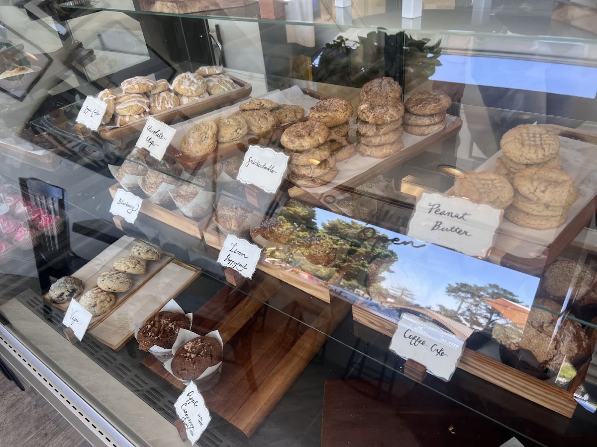 Cookie and scone display