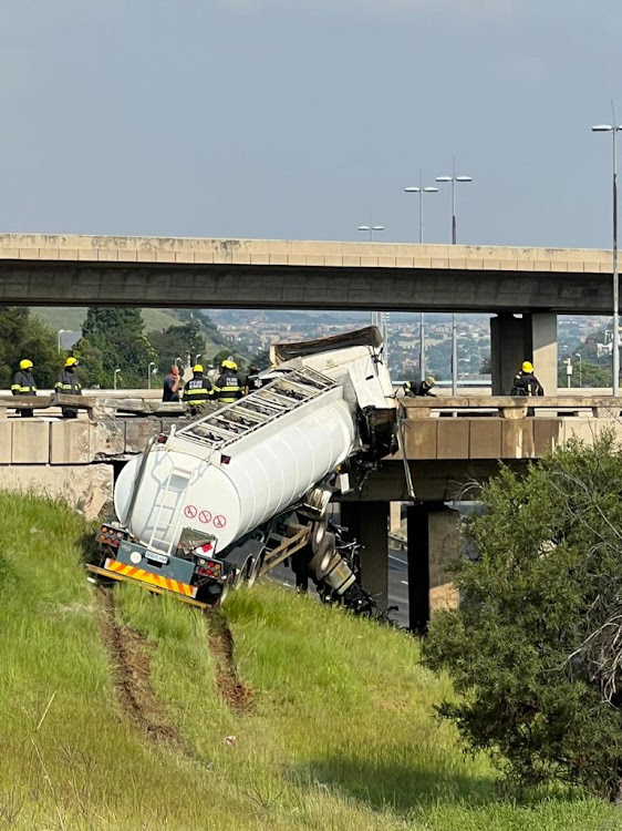 A section of the N12 highway in southern Johannesburg has been closed down by the JMPD after a petrol tanker overturned on the Klipriver Drive overpass and petrol was spilt on the highway.