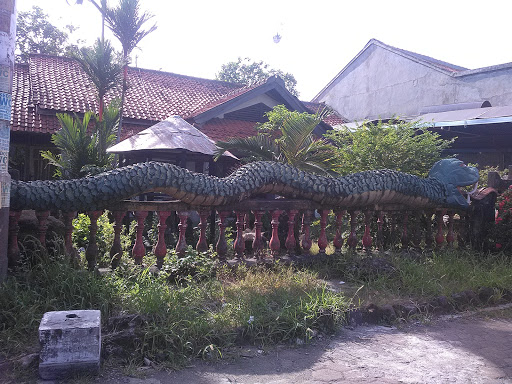 Big Snake Melet Statue