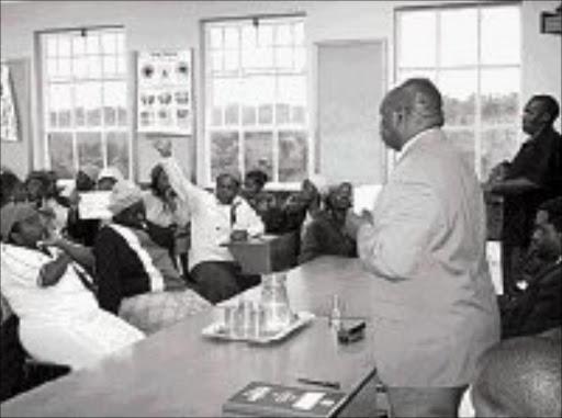 PARENTS PROTEST: Eastern Cape MEC for education Johnny Makgato speaks to parents at Embekweni Primary School, where children have not been taught since last year. Pic. Mvuyo Mati. 26/02/2007. © Sowetan.