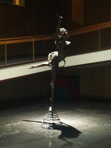 Escultura Bailarina En La Oscuridad