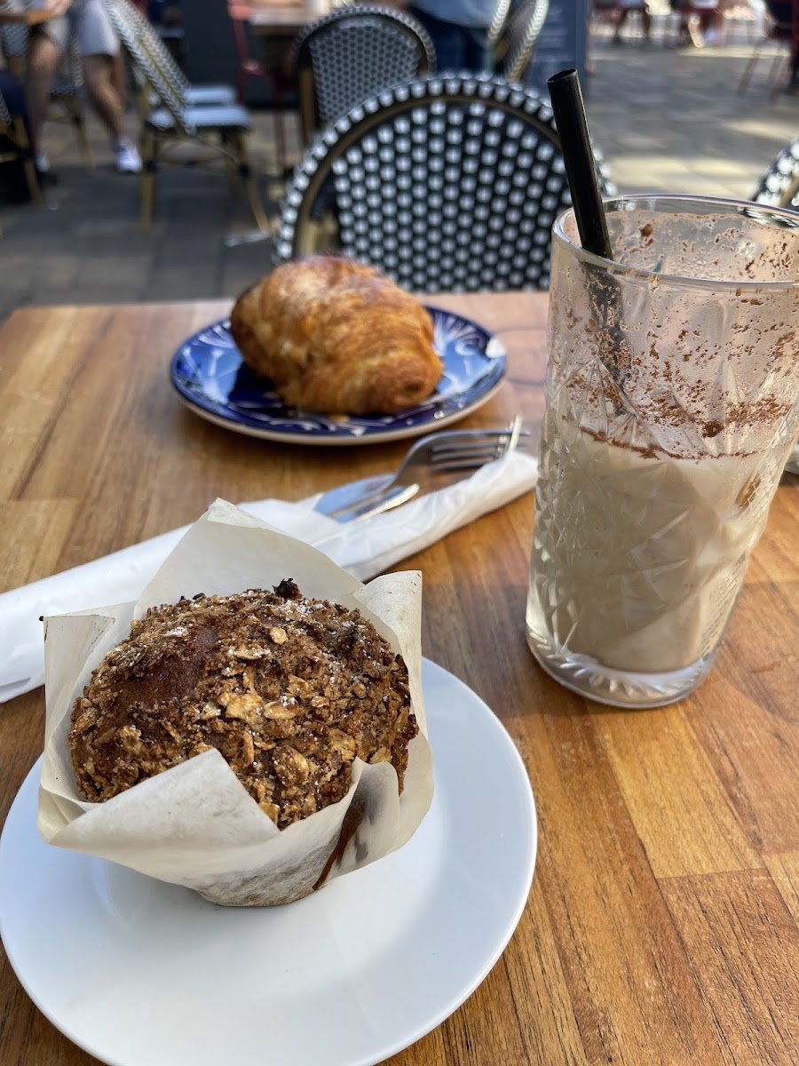 The gf one is the pumpkin muffin, closest in the pic. There are no gf croissants