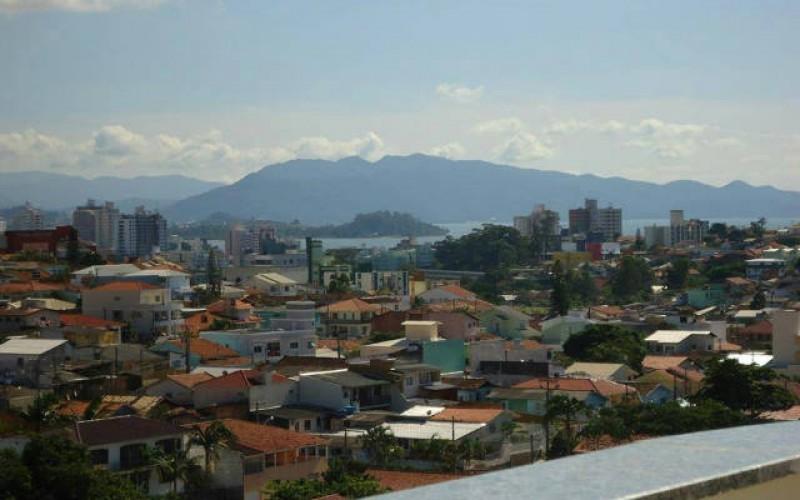 Apartamentos à venda Beira Mar