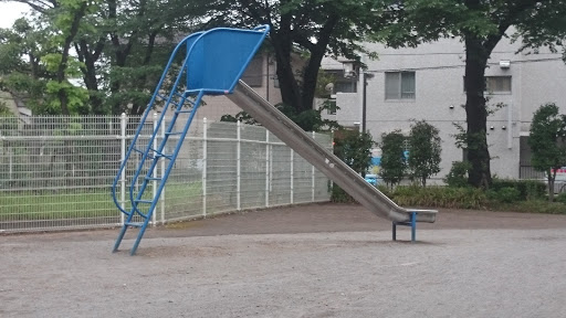 すべり台しかない公園