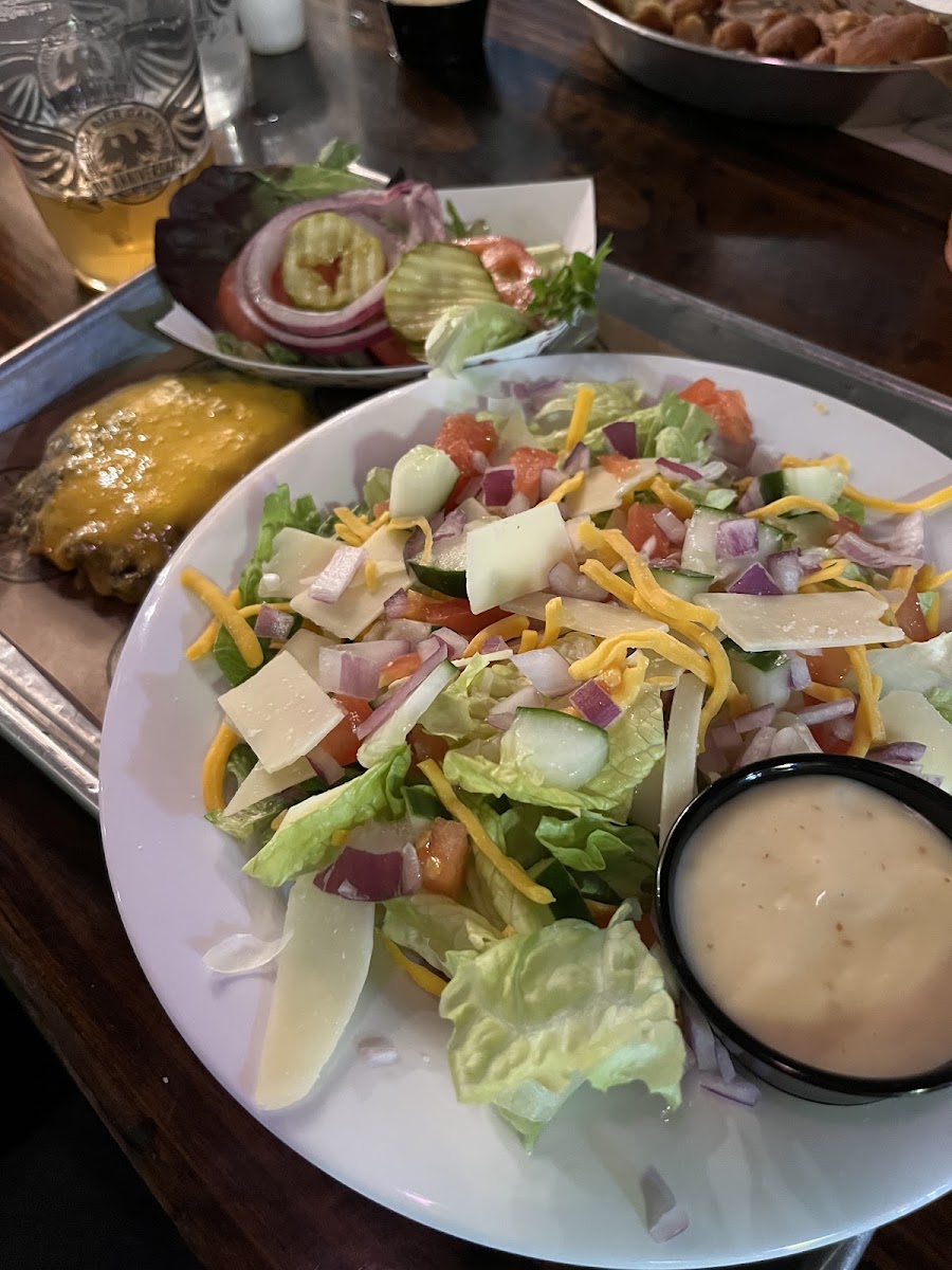 House salad And burger no bun