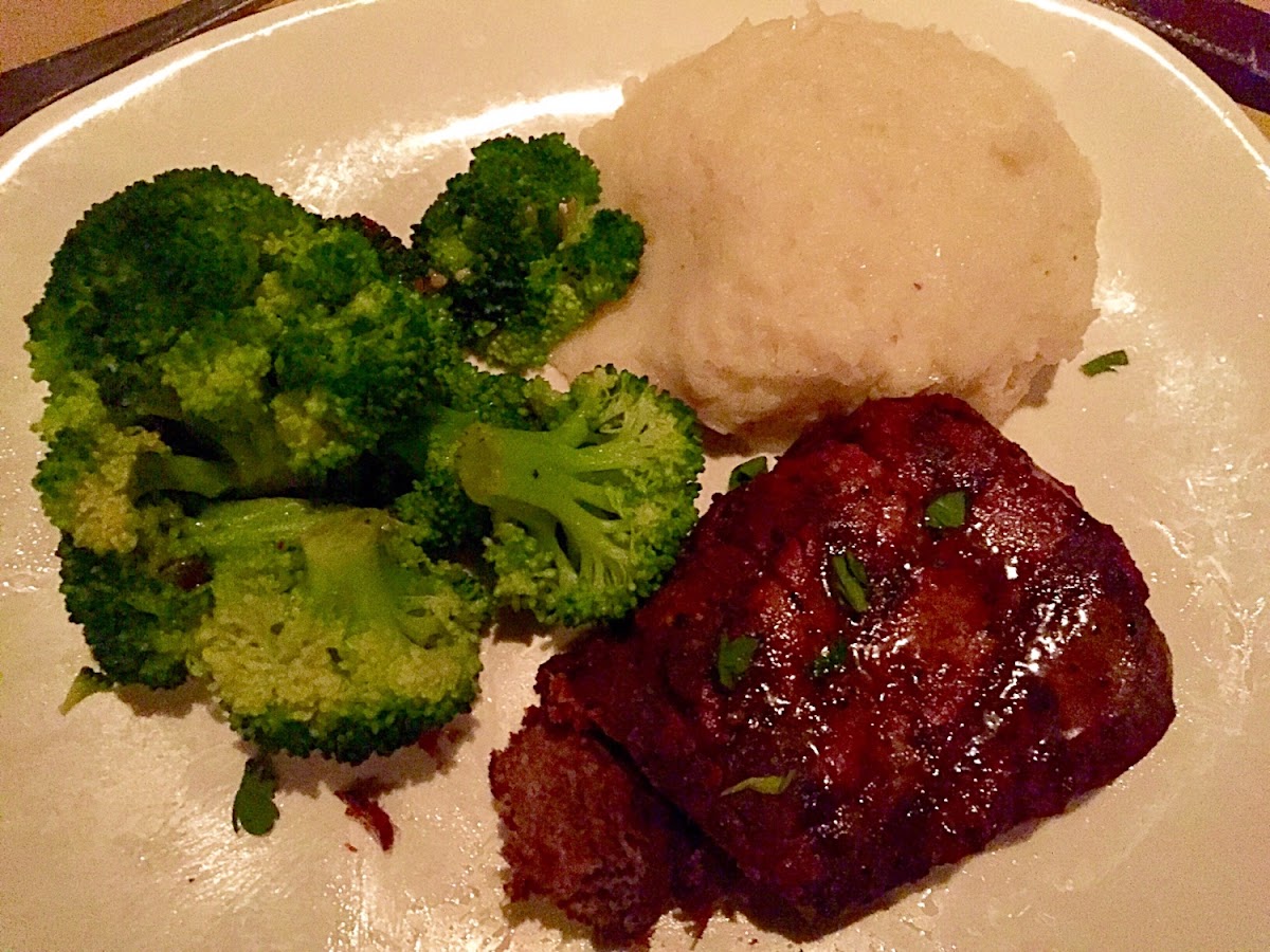 Filet Mignon with garlic mashed potatoes and steamed broccoli.
