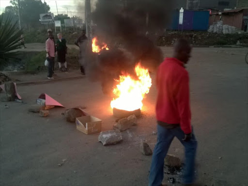 Matatu touts and residents of Nairobi's Donholm estate burn tyres during a demonstration over bad roads, March 21, 2016. Photo/COURTESY