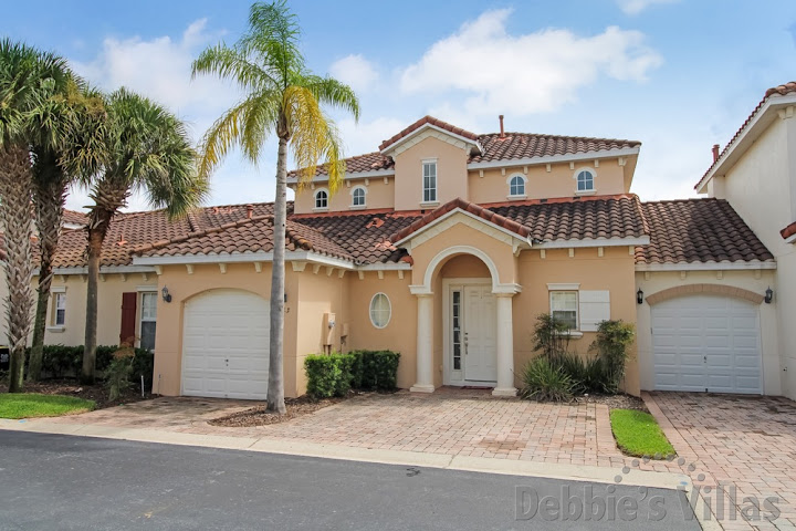 Orlando villa to rent close to Disney, gated Davenport community, private pool  and spa, games room