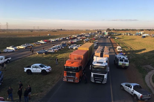 Gauteng - Highway Blockages across the province #FarmMurders #BlackMonday. Picture: Rob Beezy‏ via Twitter
